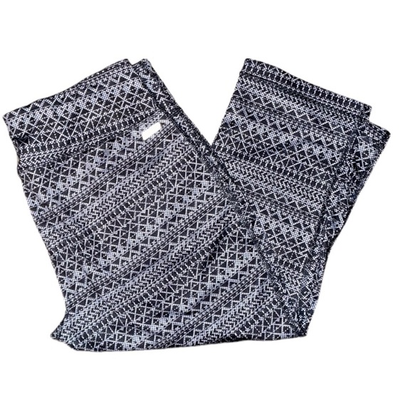 2 pc 👯‍♀️ Danskin Leggings & Cropped Black Leggings with Key Pocket - Picture 14 of 16